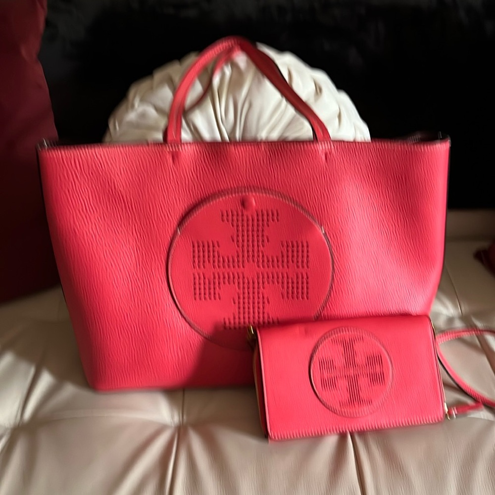 Tori Burch tote bag.. Tori Burch cross body bag